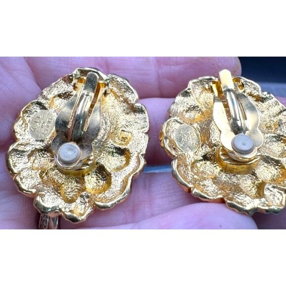 KJL Kenneth Lane for Avon Earrings Clip Large Oval Gold Tone Black Center Surrou - Picture 4 of 5